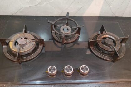 Hafele three-burner glass hob with burnt-on burners